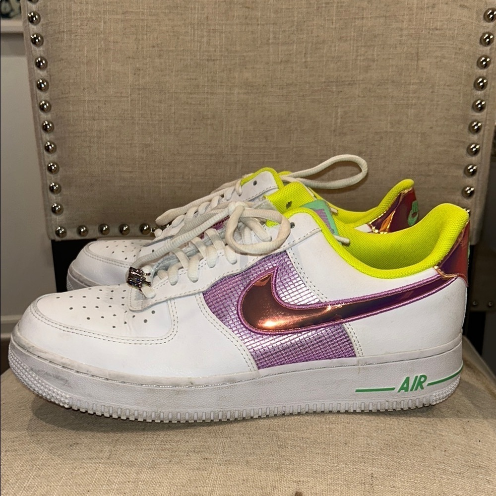 Nike Women’s White and Purple Sneakers - Picture 1 of 9